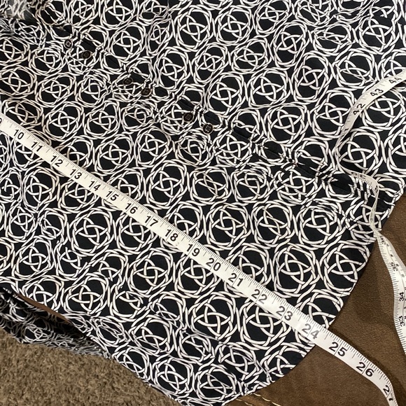 Foxcroft button up Blouse size Medium - Picture 5 of 9